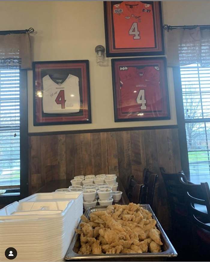 Deshaun Watson feeds first responders in his hometown / Instagram: michaelthurmondthurmond